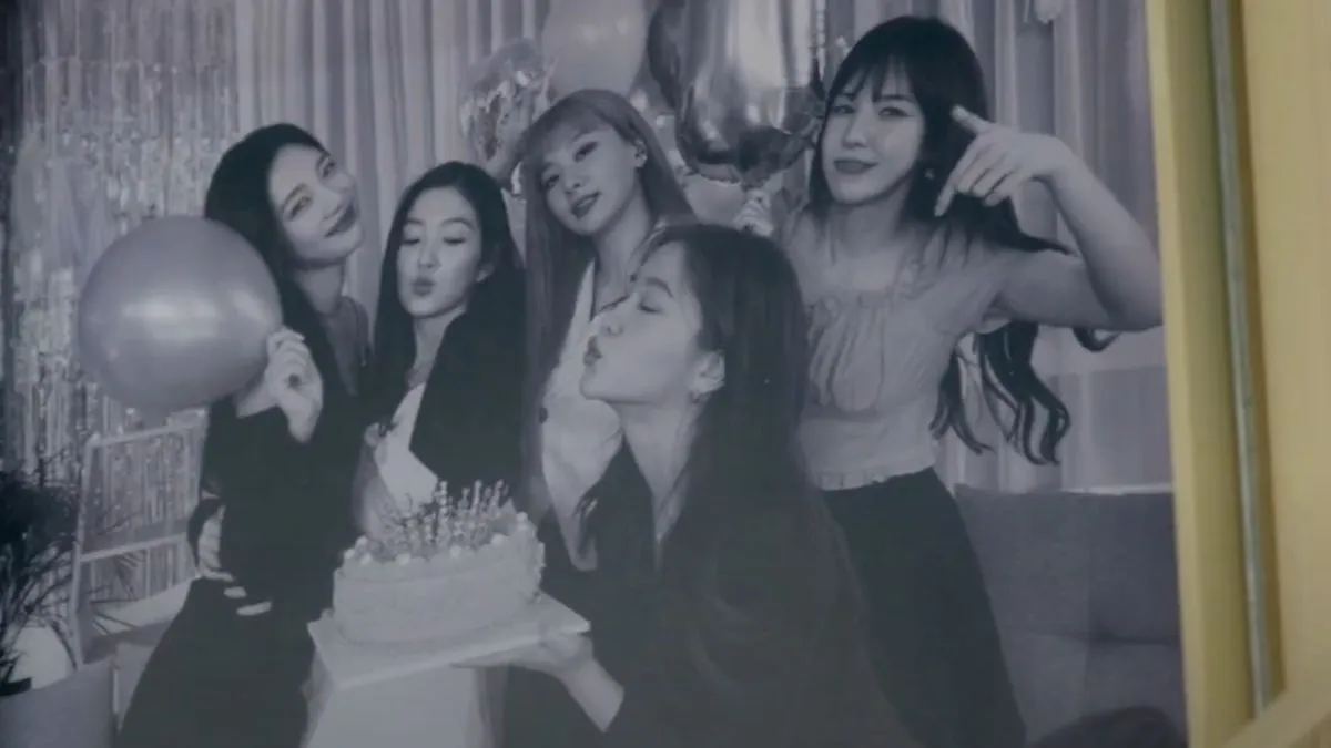 Red Velvet Happiness Diary